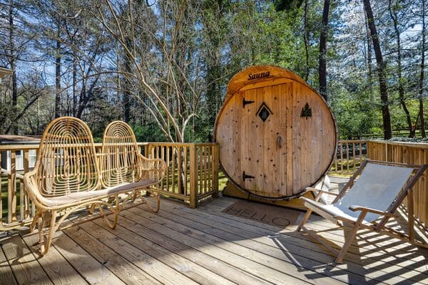 How Do You Choose the Right Wood for a Sauna Room?